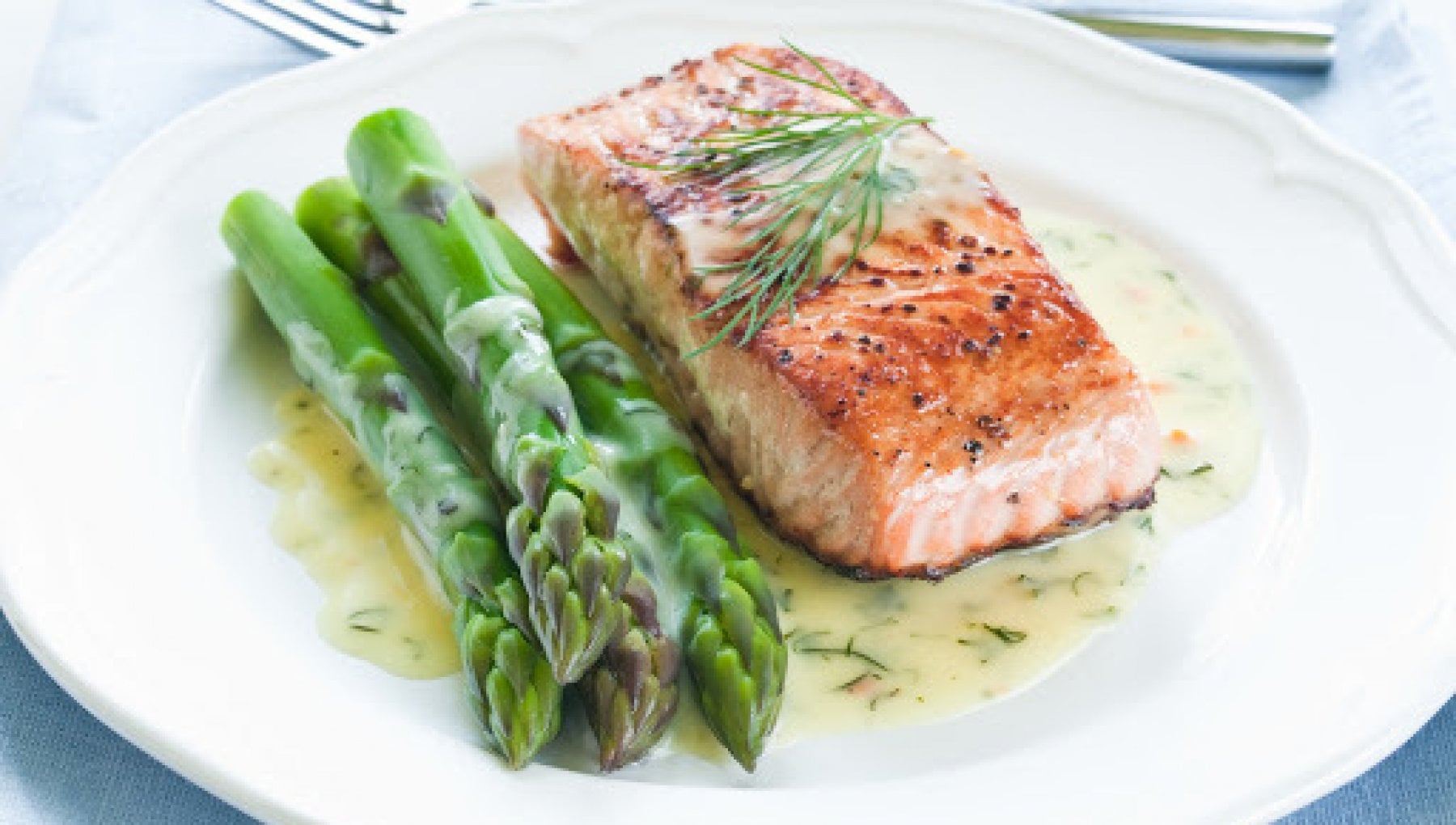 Filetto di Salmone al Forno con Asparagi