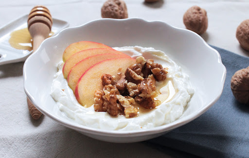 Yogurt Greco con Frutta e Noci